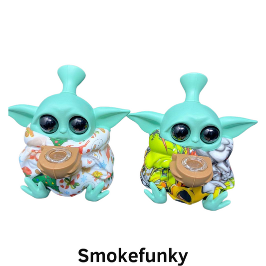 4.75" / 195 Gr SILICONE BABY YODA WATER PIPE - MIX COLOR